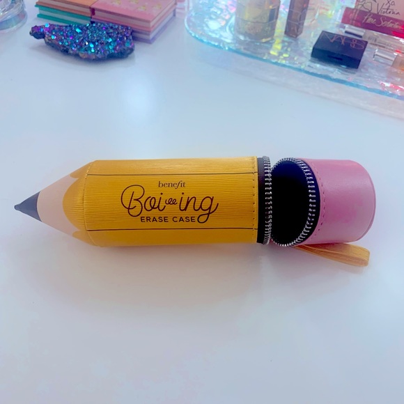 Benefit Cosmetics Boiing Erase Case Makeup Bag